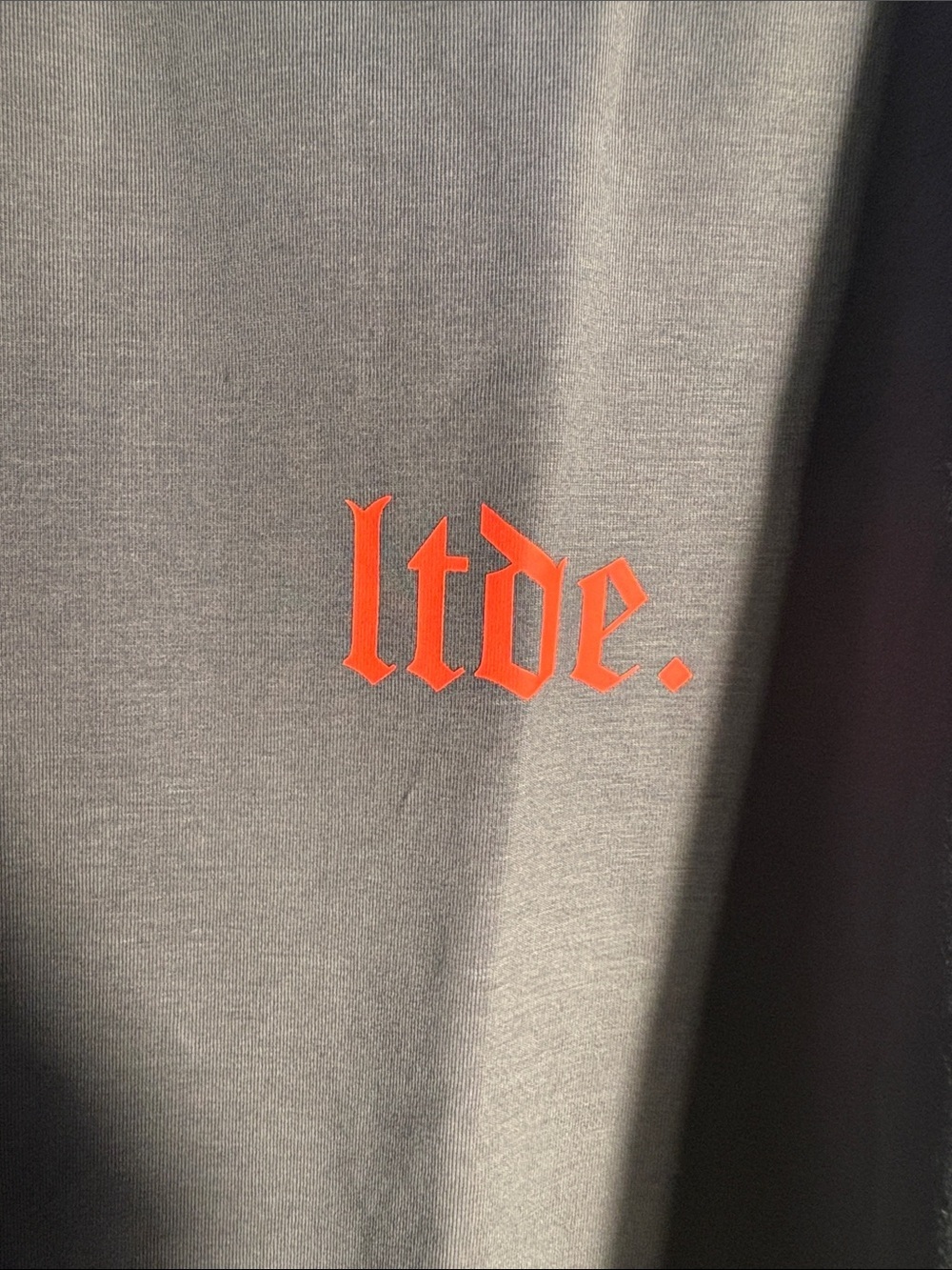 tde. Men's Charcoal Short Sleeve Crewneck T-Shirt with Red Logo - Picture 3 of 7